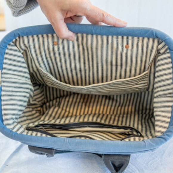 Blue canvas Gladstone bag with crow print - Picture 5 of 5